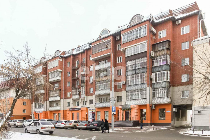 4-комн квартира Семакова, 21