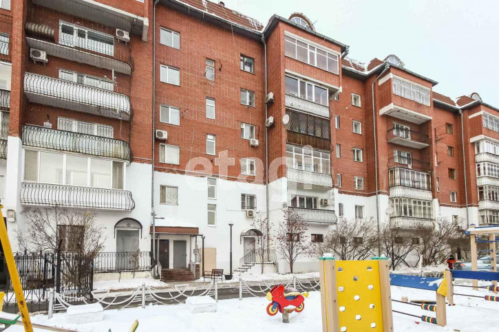 4-комн квартира Семакова, 21