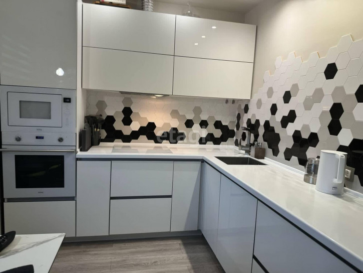3-комн квартира Тимофея Чаркова, 81