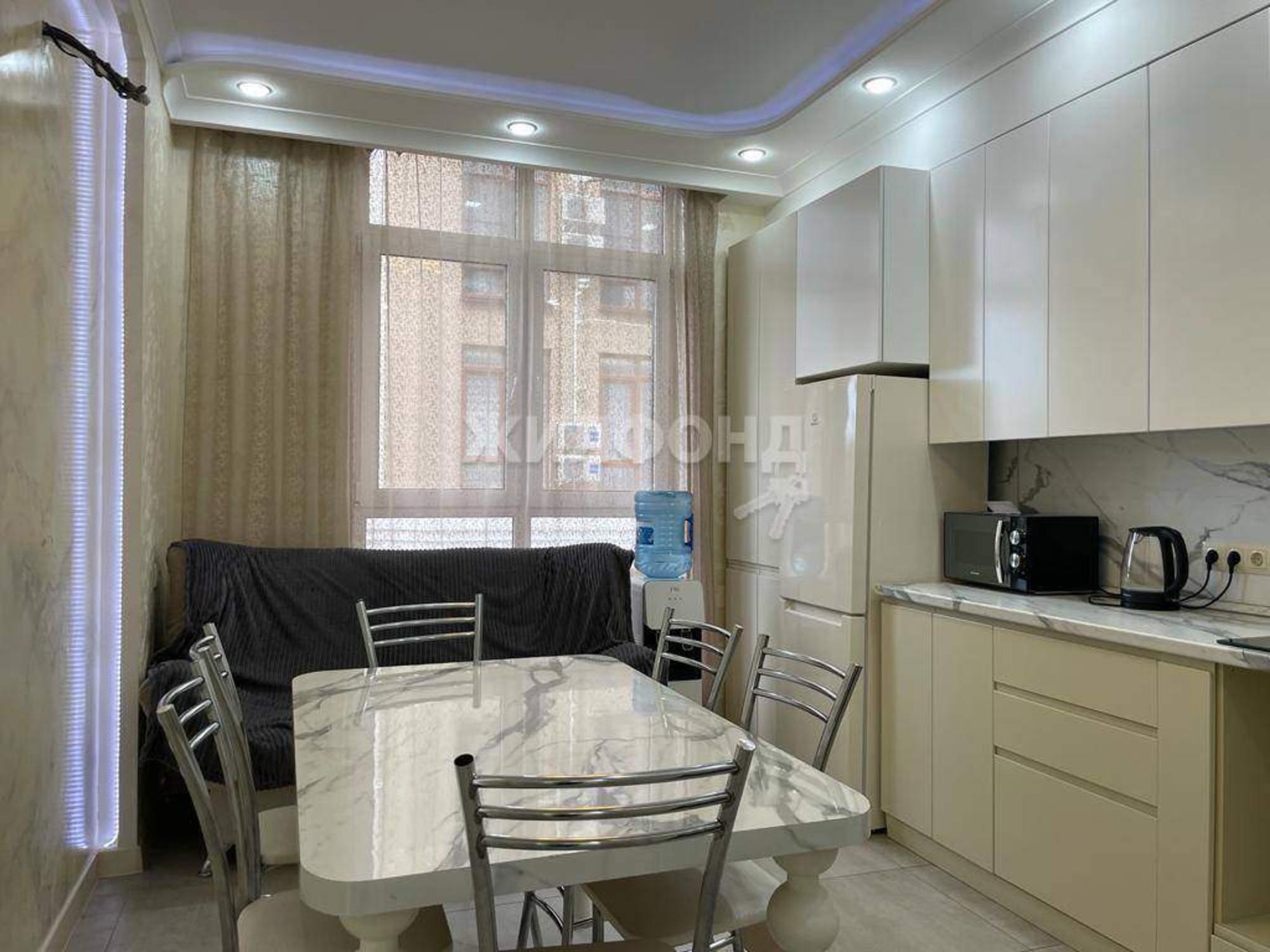 Купить квартиру за 12 360 000 рублей на Суворова улица, д.27