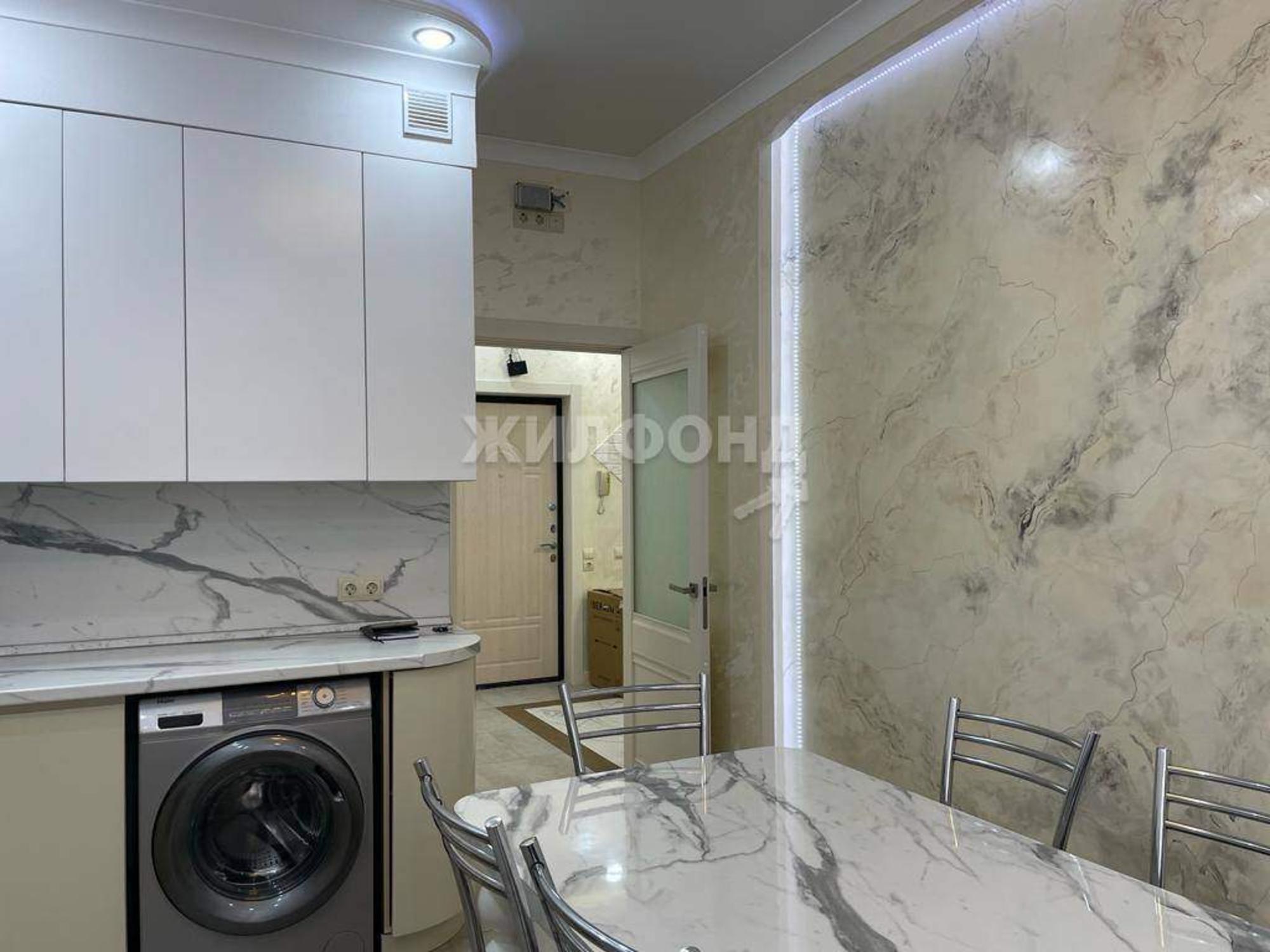 Купить квартиру за 12 360 000 рублей на Суворова улица, д.27