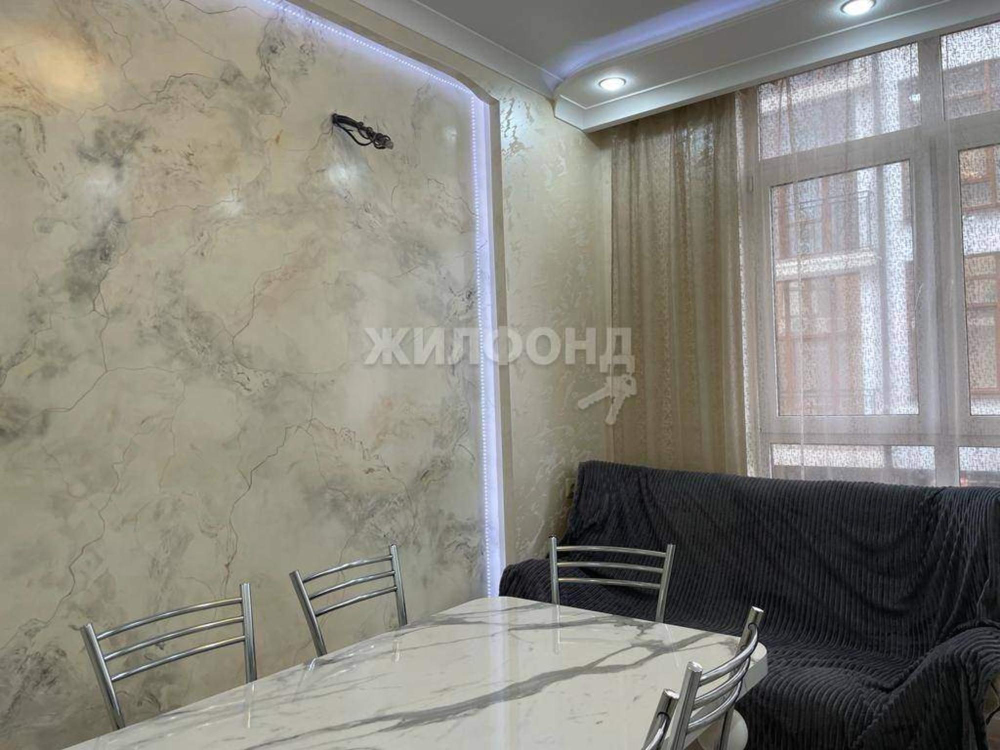 Купить квартиру за 12 360 000 рублей на Суворова улица, д.27