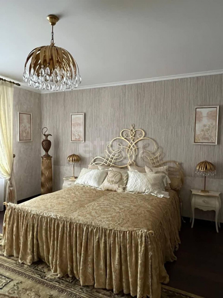4-комн квартира Кировградская, 20