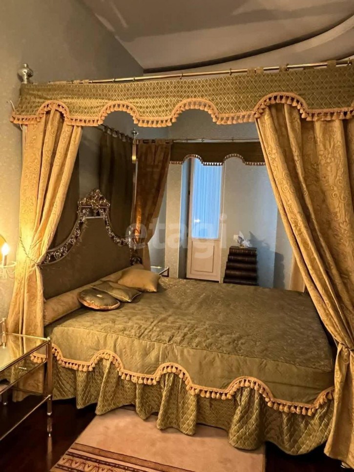 4-комн квартира Кировградская, 20