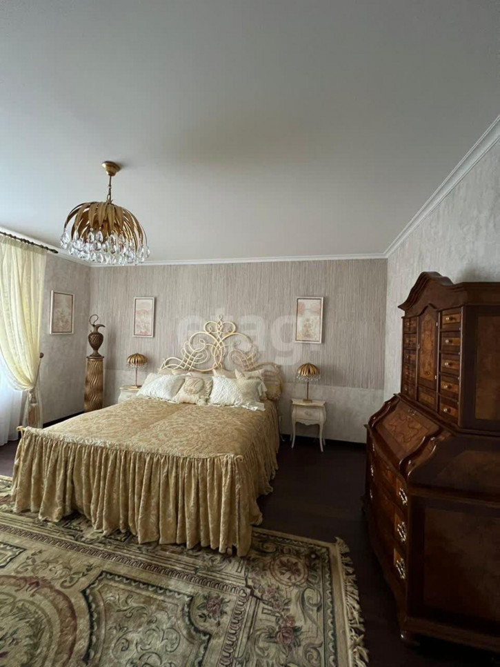 4-комн квартира Кировградская, 20