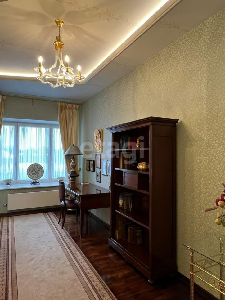 4-комн квартира Кировградская, 20