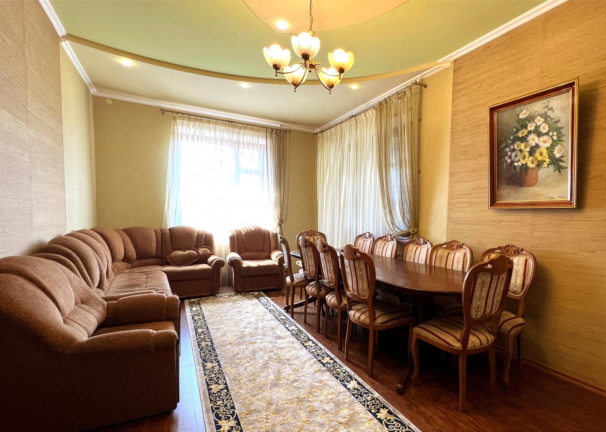 Купить дачу, дом, коттедж за 22 500 000 рублей на Тропинка ул., 35