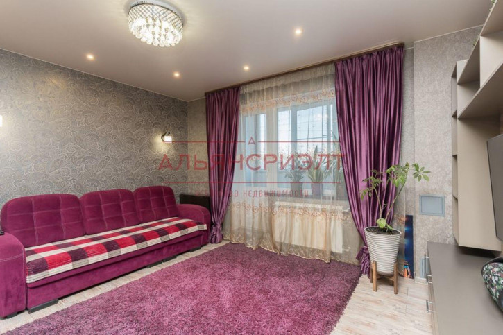 3-комн квартира ул. Есенина,8/5