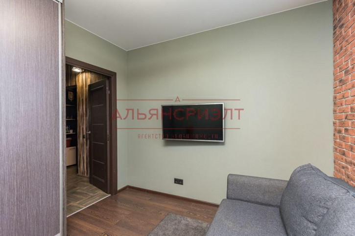3-комн квартира ул. Есенина,8/5