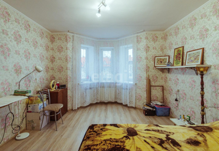 3-комн квартира улица Петина, 4