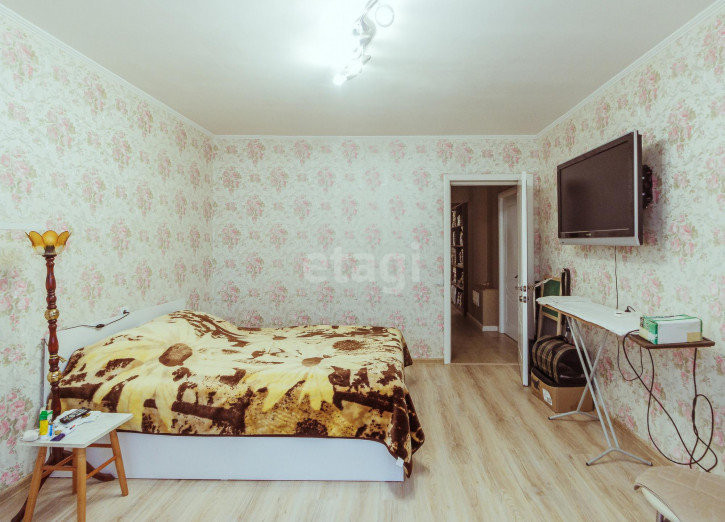 3-комн квартира улица Петина, 4