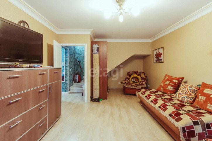 3-комн квартира улица Петина, 4