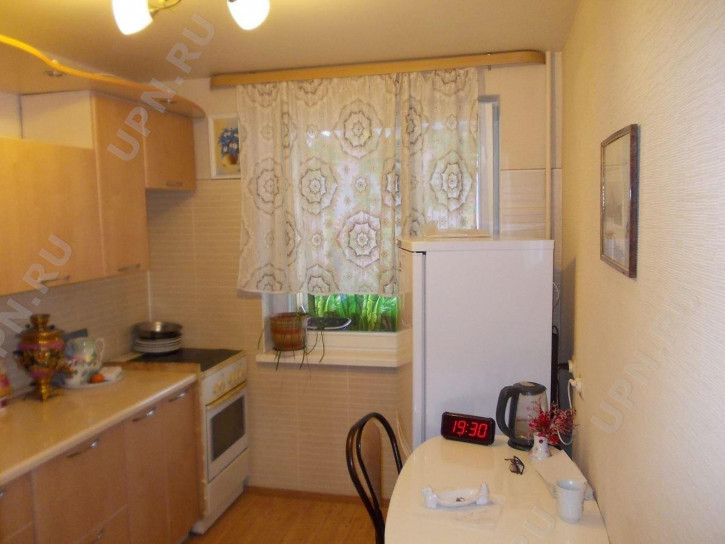 2-комн квартира азина, 23