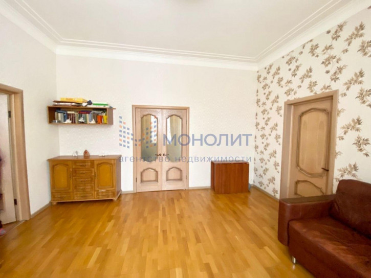 4-комн квартира Страж Революции ул, 6/3