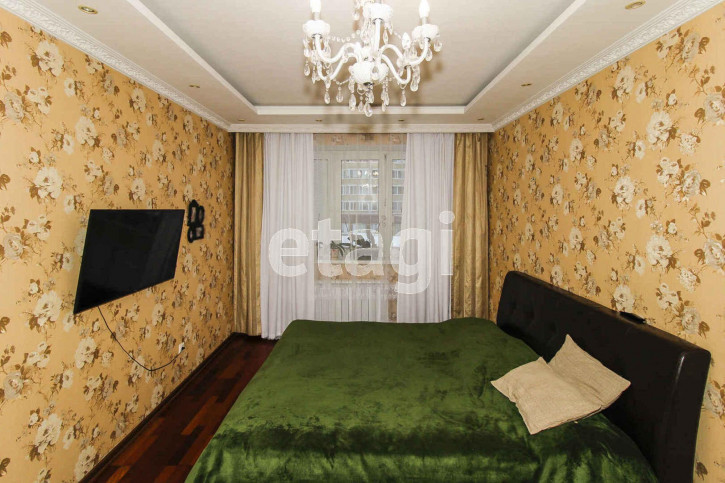 3-комн квартира Депутатская, 80/2