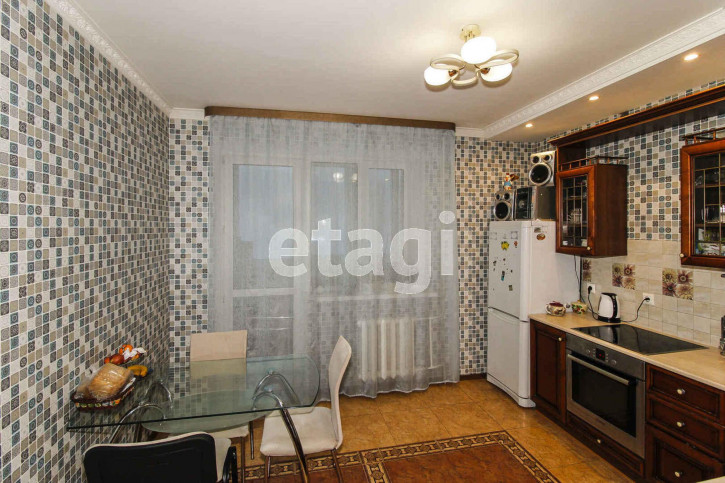3-комн квартира Депутатская, 80/2