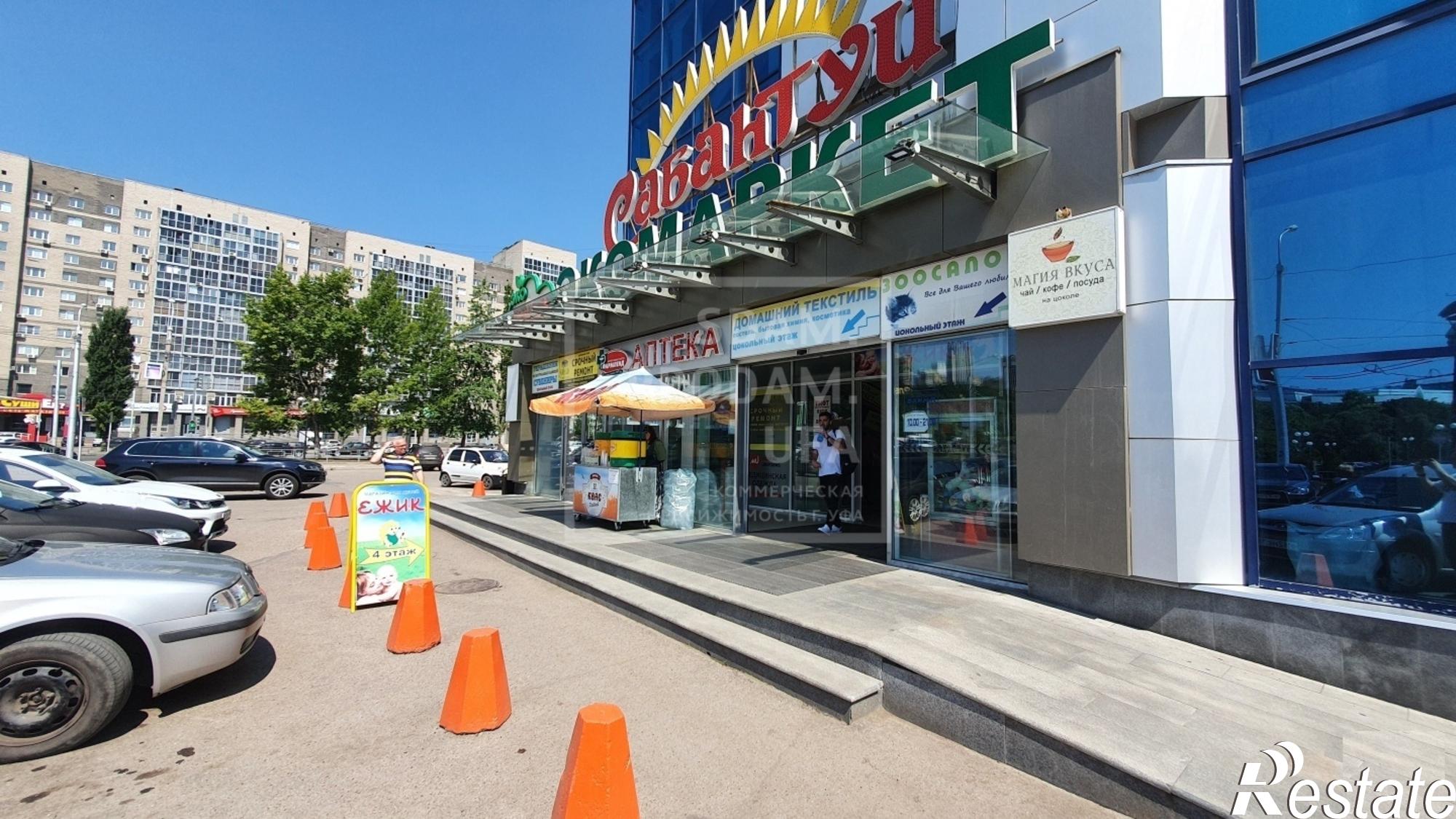 Сдать торговое помещение за 100 000 рублей на Юрия Гагарина улица, д.1/3