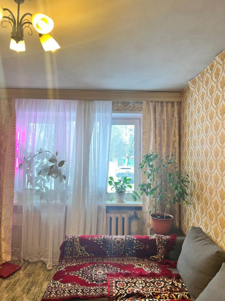 3-комн квартира Гвардейцев ул, 11