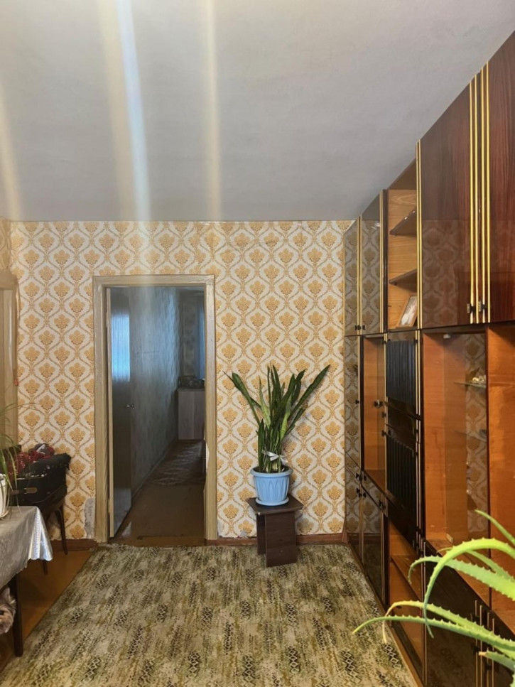 3-комн квартира Гвардейцев ул, 11