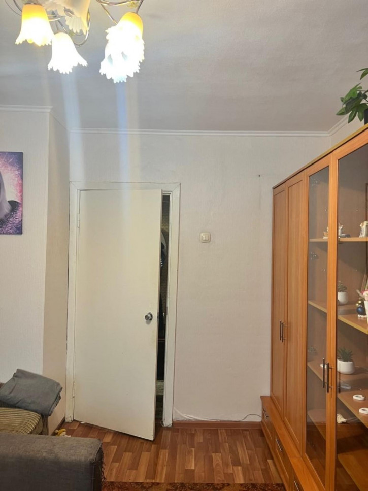 3-комн квартира Гвардейцев ул, 11