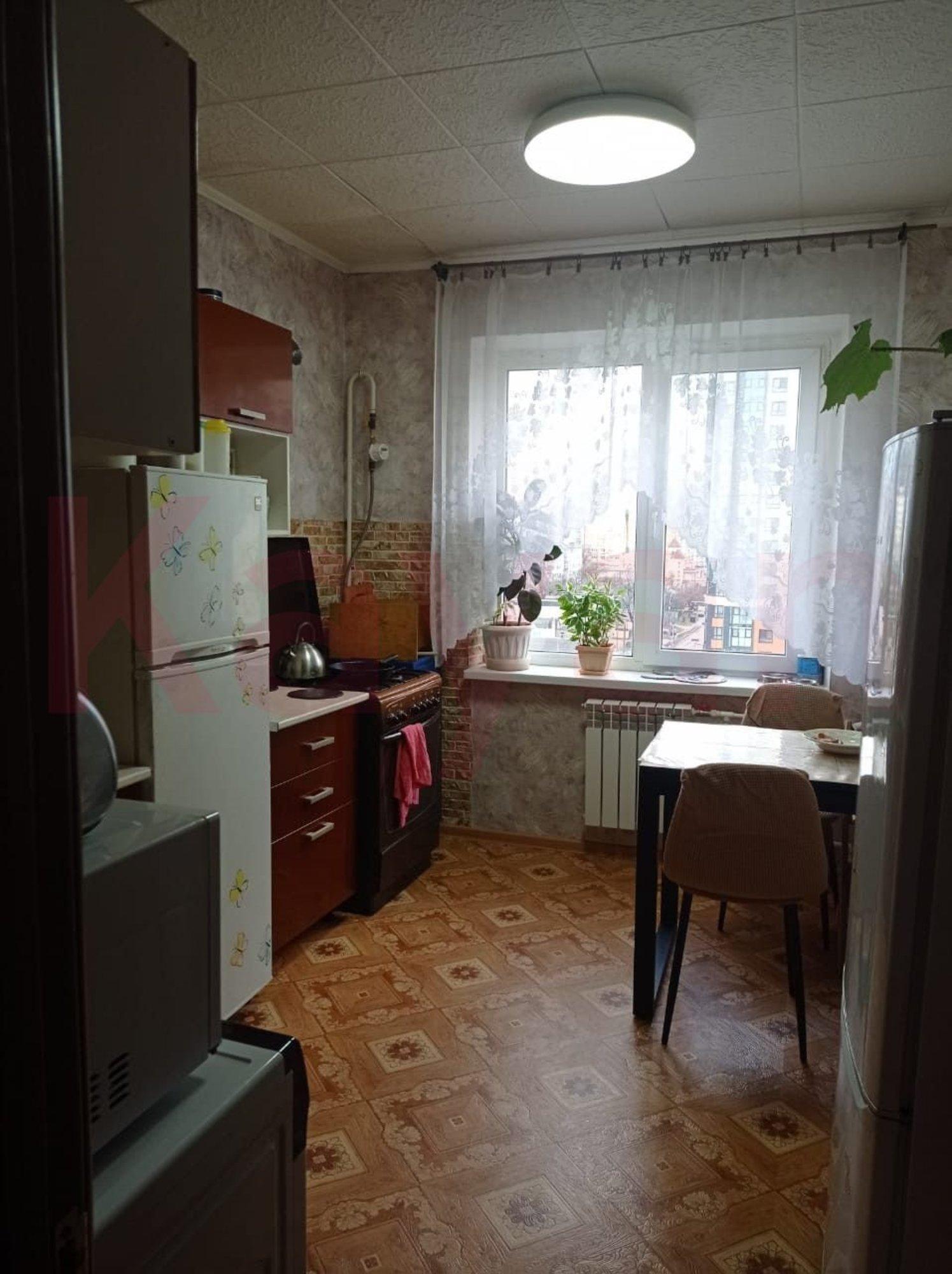 Купить квартиру за 10 000 000 рублей на Исаева ул.