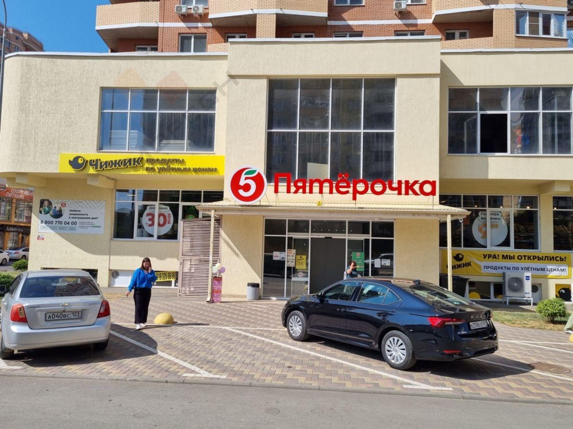 Сдать торговое помещение за 300 000 рублей на им. Репина ул, 3к1