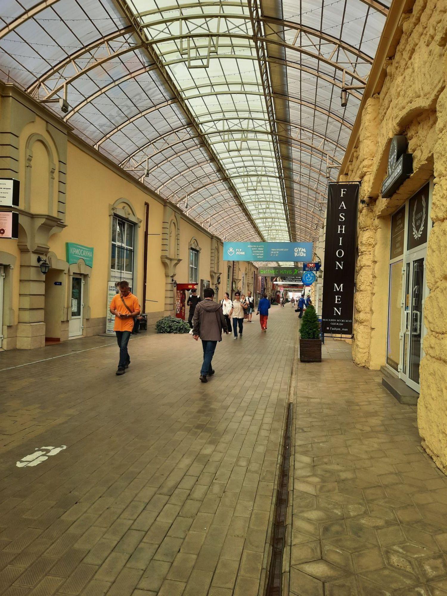 Сдать торговое помещение за 42 000 рублей на им. Стасова ул, 182/1