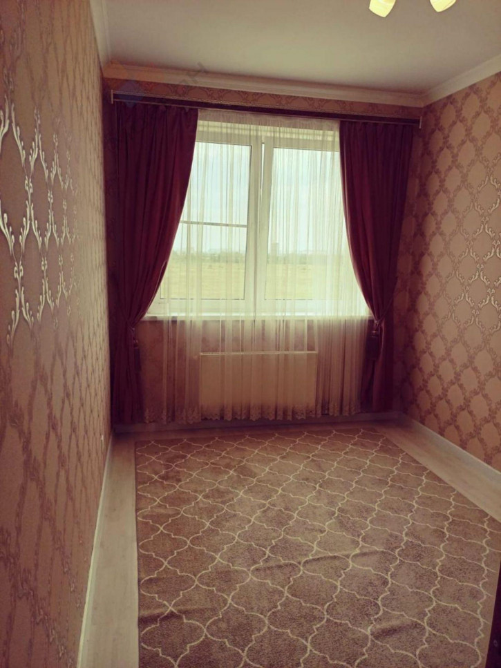 3-комн квартира Лётчика Позднякова ул, 2к2