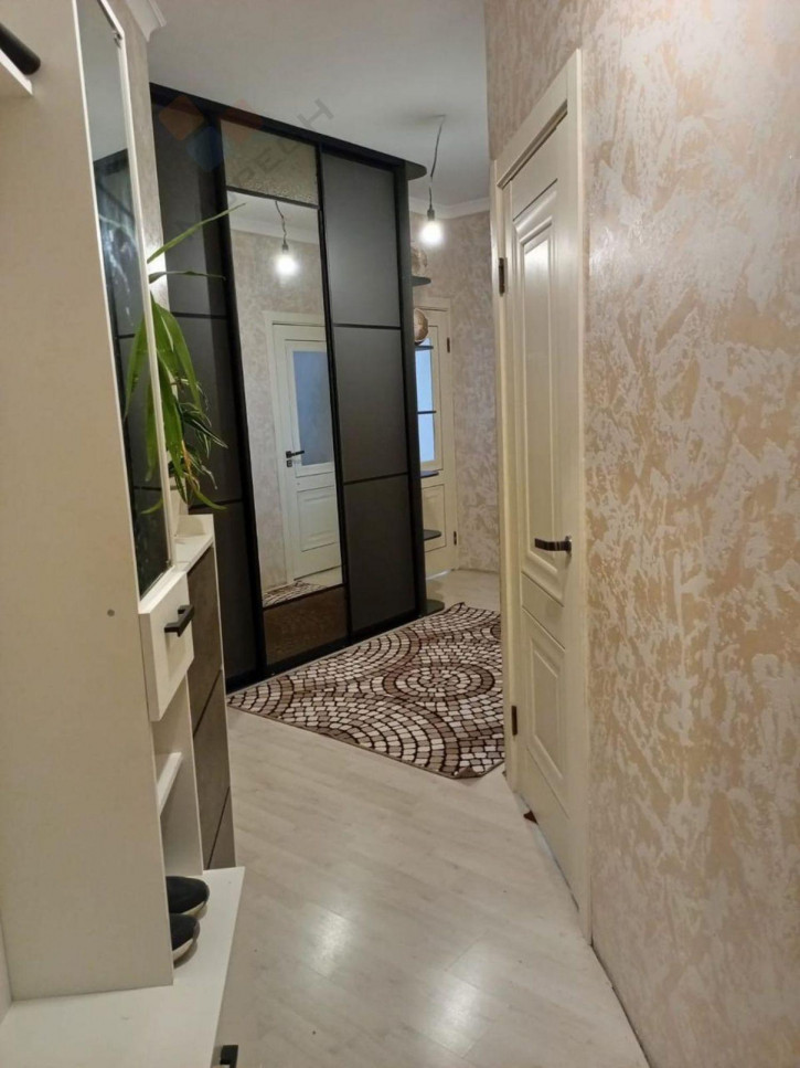 3-комн квартира Лётчика Позднякова ул, 2к2