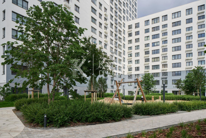 3-комн квартира улица Газовиков, 44