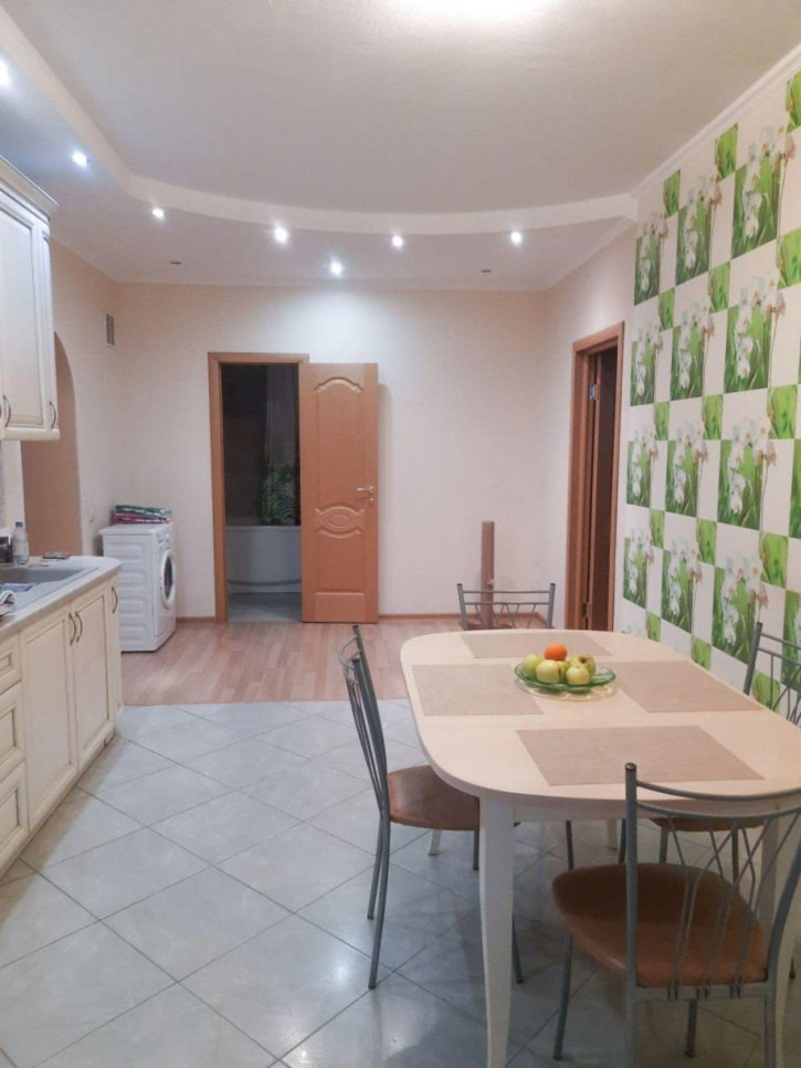 3-комн квартира Склизкова ул, 44