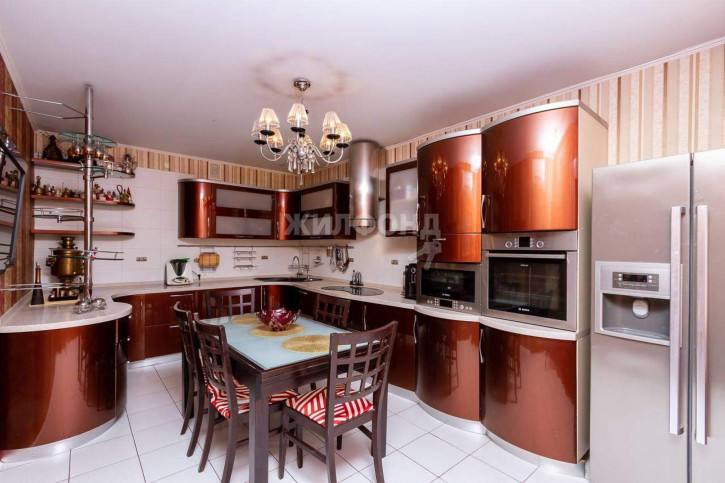 3-комн квартира Дуси Ковальчук улица, д.252