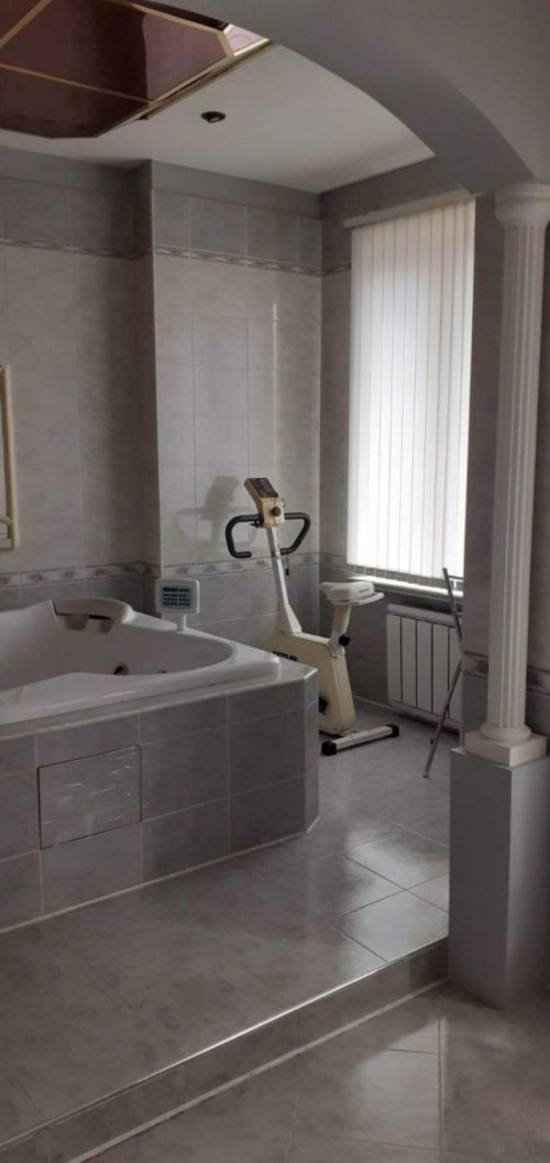 Продажа 5-комн квартиры Молодежный пр-кт, 16