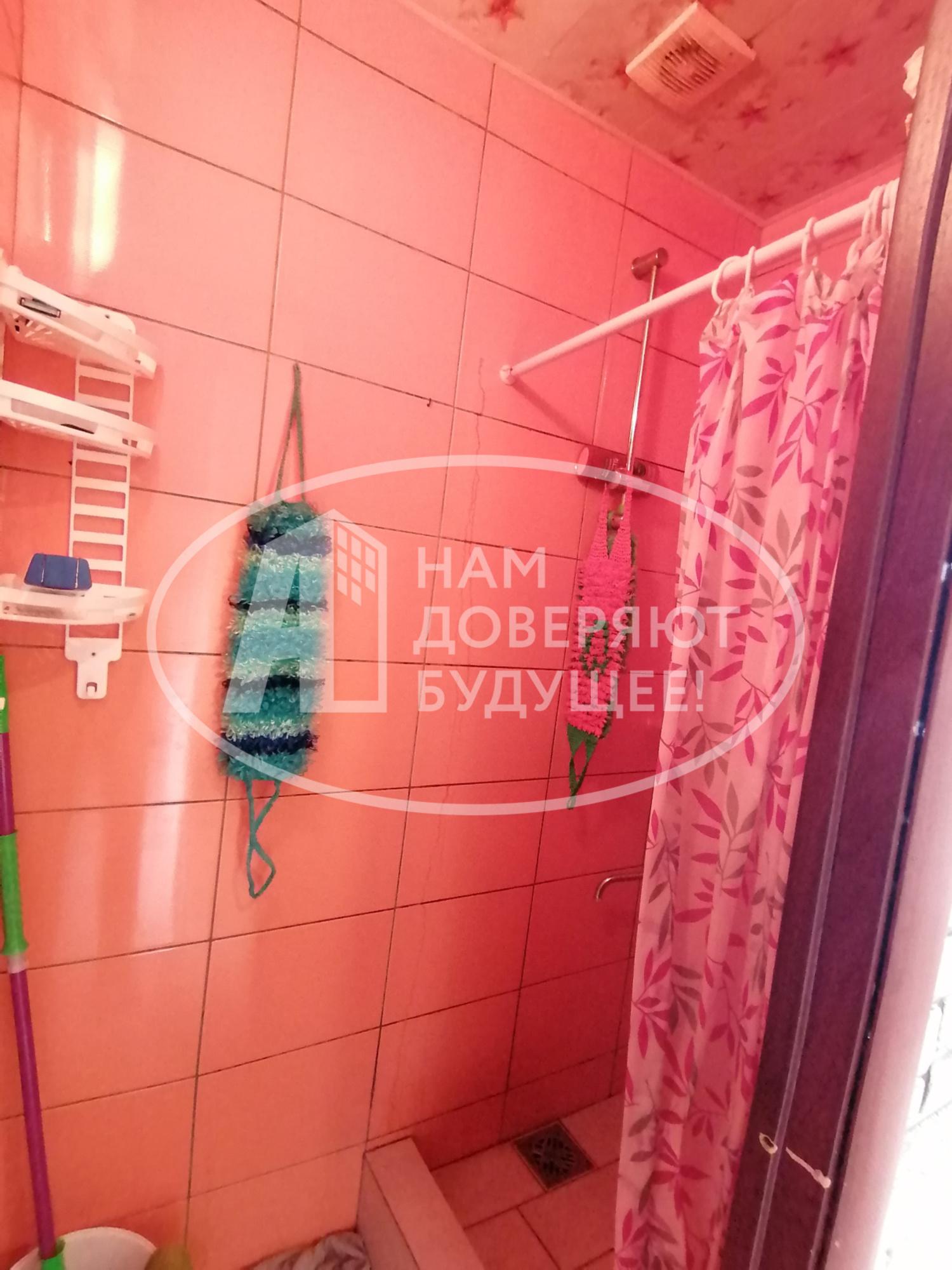 Купить комнату за 450 000 рублей на переулок Строителей, 4/1