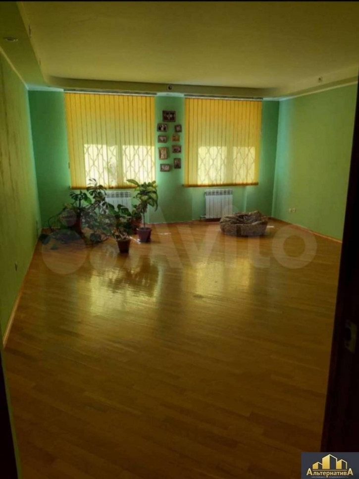 3-комн квартира Титова ул.