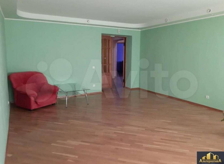3-комн квартира Титова ул.