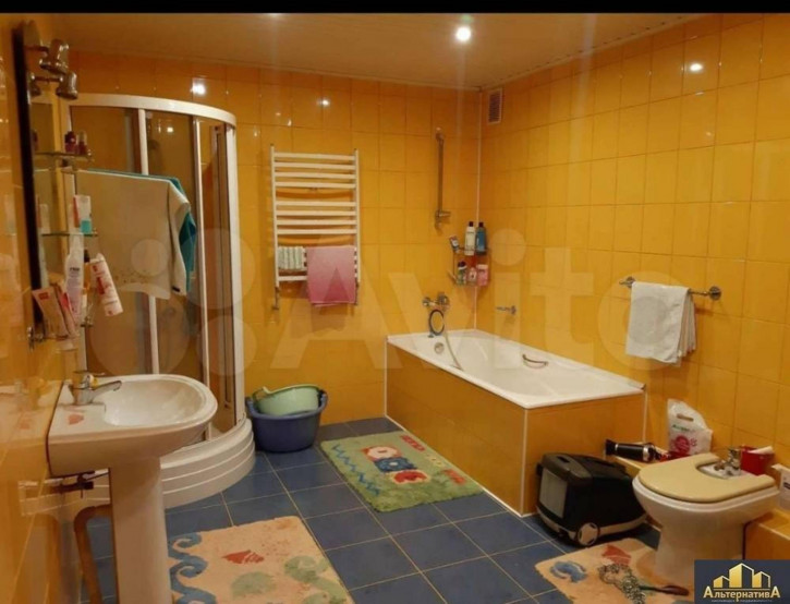 3-комн квартира Титова ул.