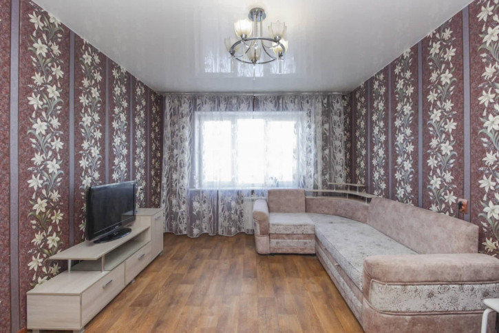 2-комн квартира проспект Комарова, 5