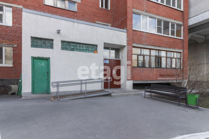 2-комн квартира Комбинатская, 63