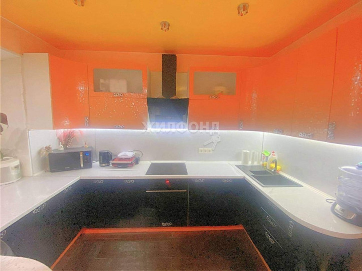 3-комн квартира 8А микрорайон, д.13