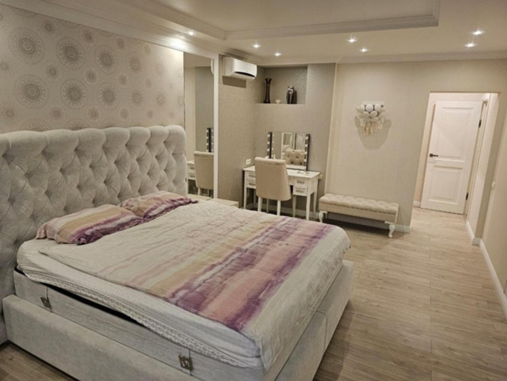 3-комн квартира Урицкого улица, 5