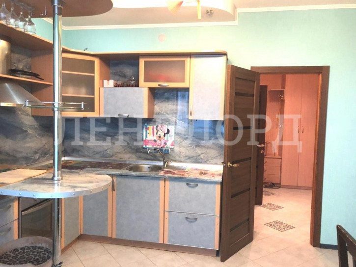 3-комн квартира улица 27-я Линия, 16А