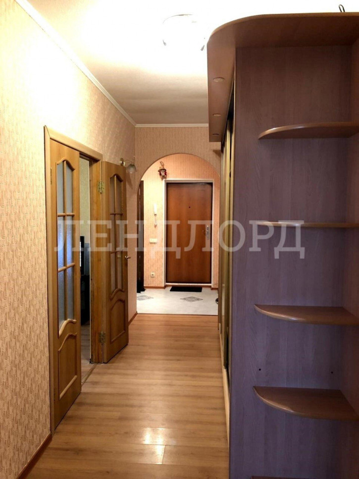 3-комн квартира улица 27-я Линия, 16А