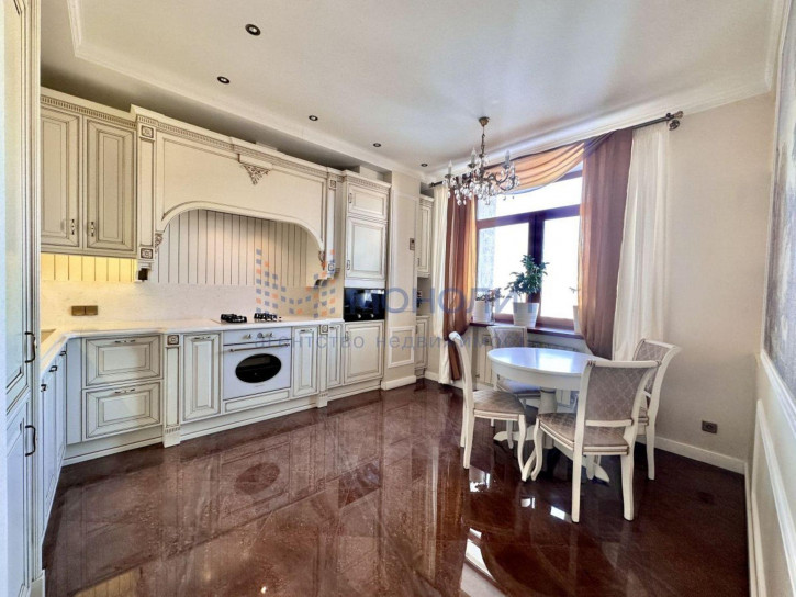 3-комн квартира Короленко ул, 19б