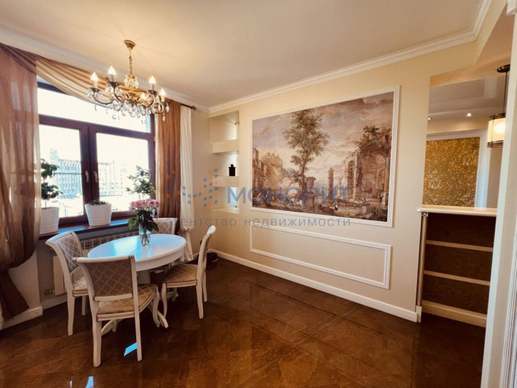 3-комн квартира Короленко ул, 19б