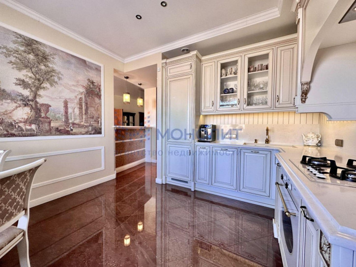 3-комн квартира Короленко ул, 19б