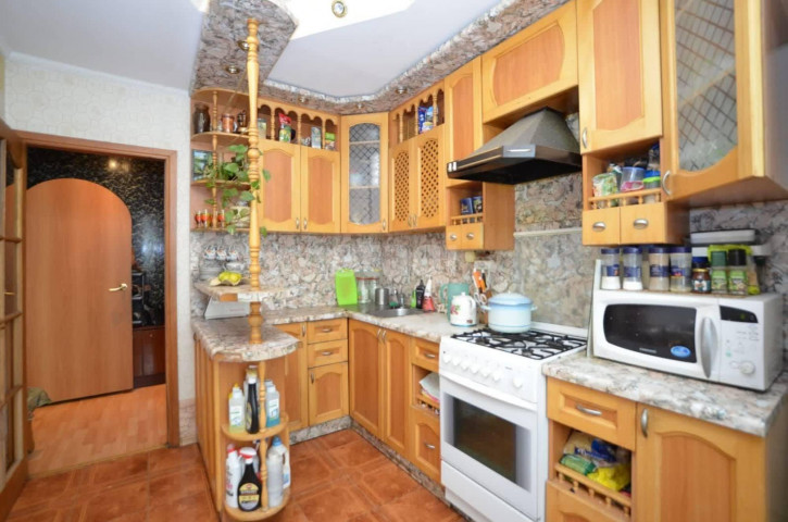 4-комн квартира Конева, 34