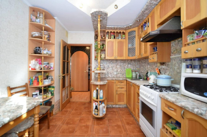 4-комн квартира Конева, 34