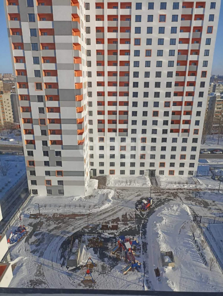2-комн квартира Менжинского, 60
