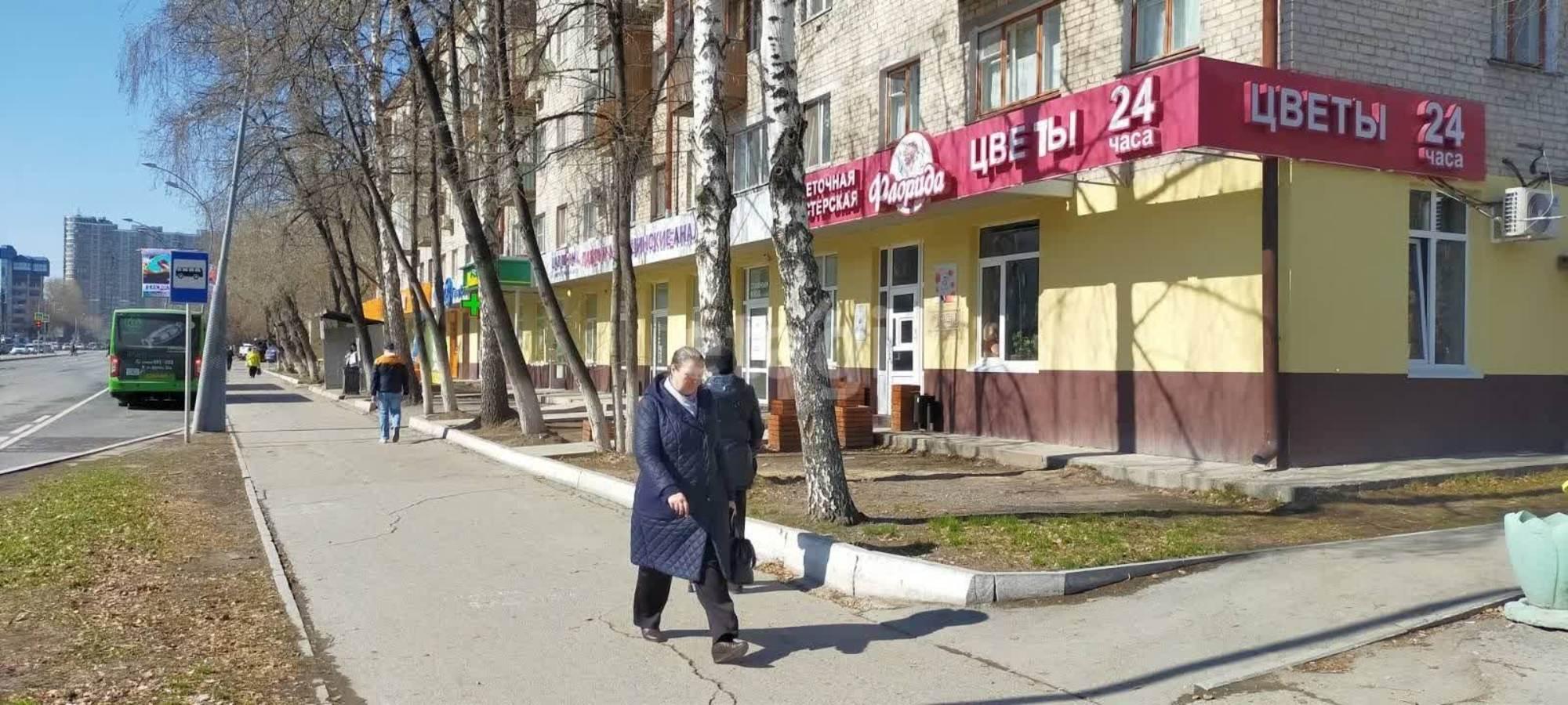 Купить торговое помещение за 149 000 000 рублей на Мельникайте 90а
